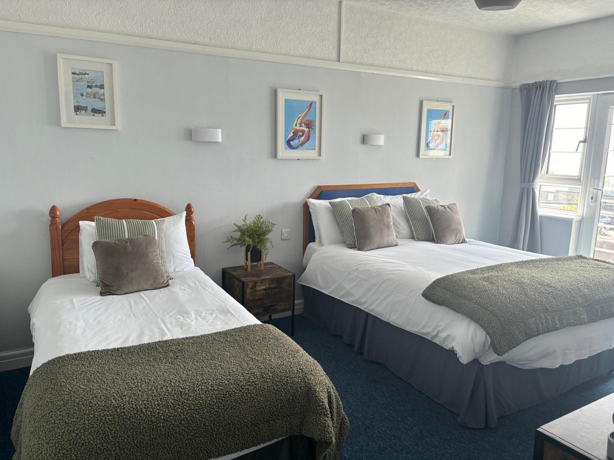 The Yacht Inn เพนแซนซ์ ภายนอก รูปภาพ